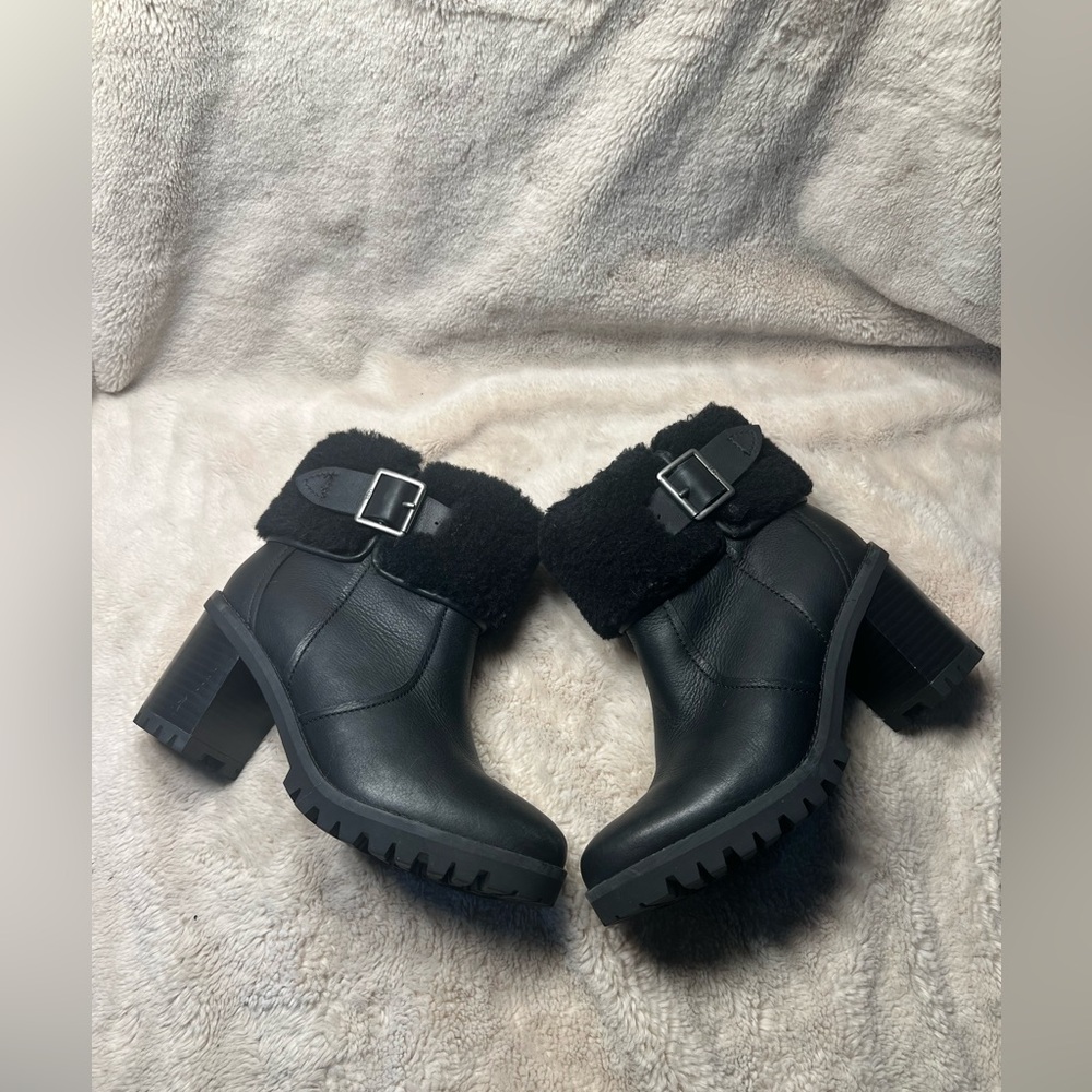 UGG Women's Elisiana Black Waterproof Leather Booties Size 6 - Picture 5 of 8